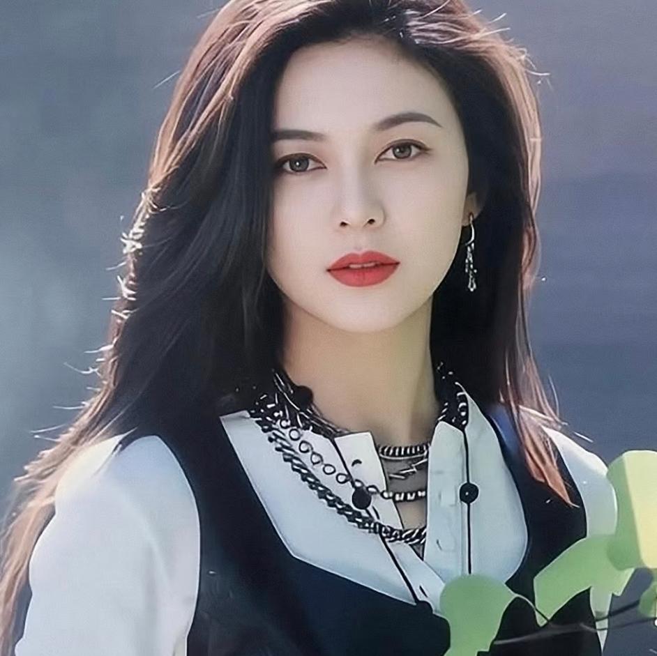 香港早期的美女太多了。有谁能美过当时的关之琳？不敢想，生活中要是看一眼这样的