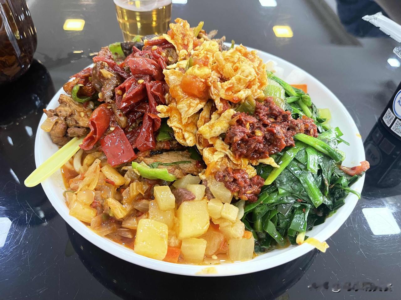 乌鲁木齐良心老牌拌面！18年不涨价，见证城市餐饮变迁在乌鲁木齐吃拌面多年，塔