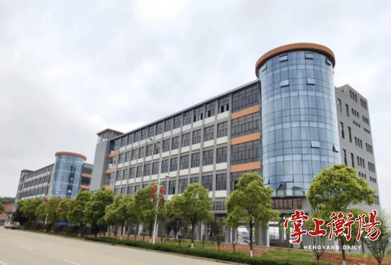 只有两栋厂房的产业园, 怎就吹成了“百亿童车小镇”| 新京报快评