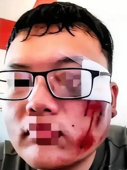 《一个大学生不懂人情世故的下场》！去年，李磊大学毕业后进入一家工厂工作。因其性格