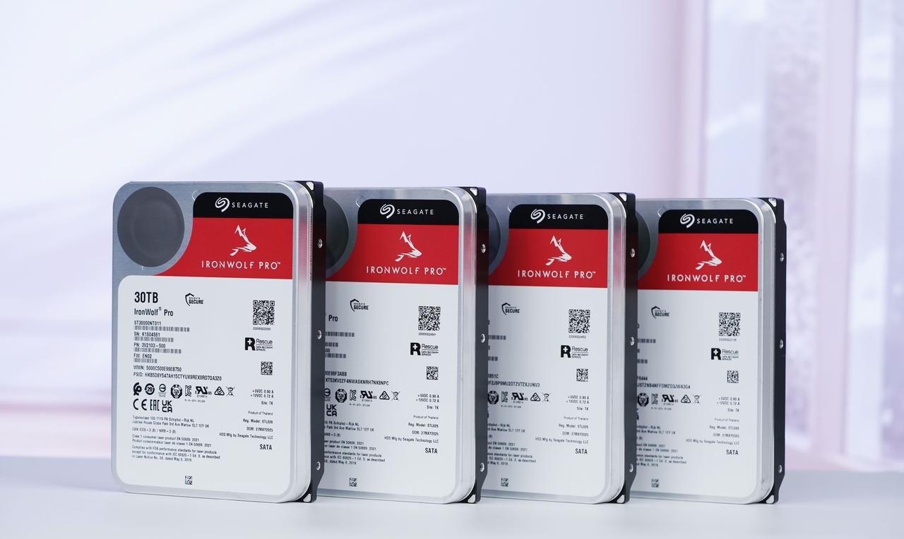 【希捷发布酷狼Pro30TB硬盘】7月15日，希捷发布了业内首款30TB大容量