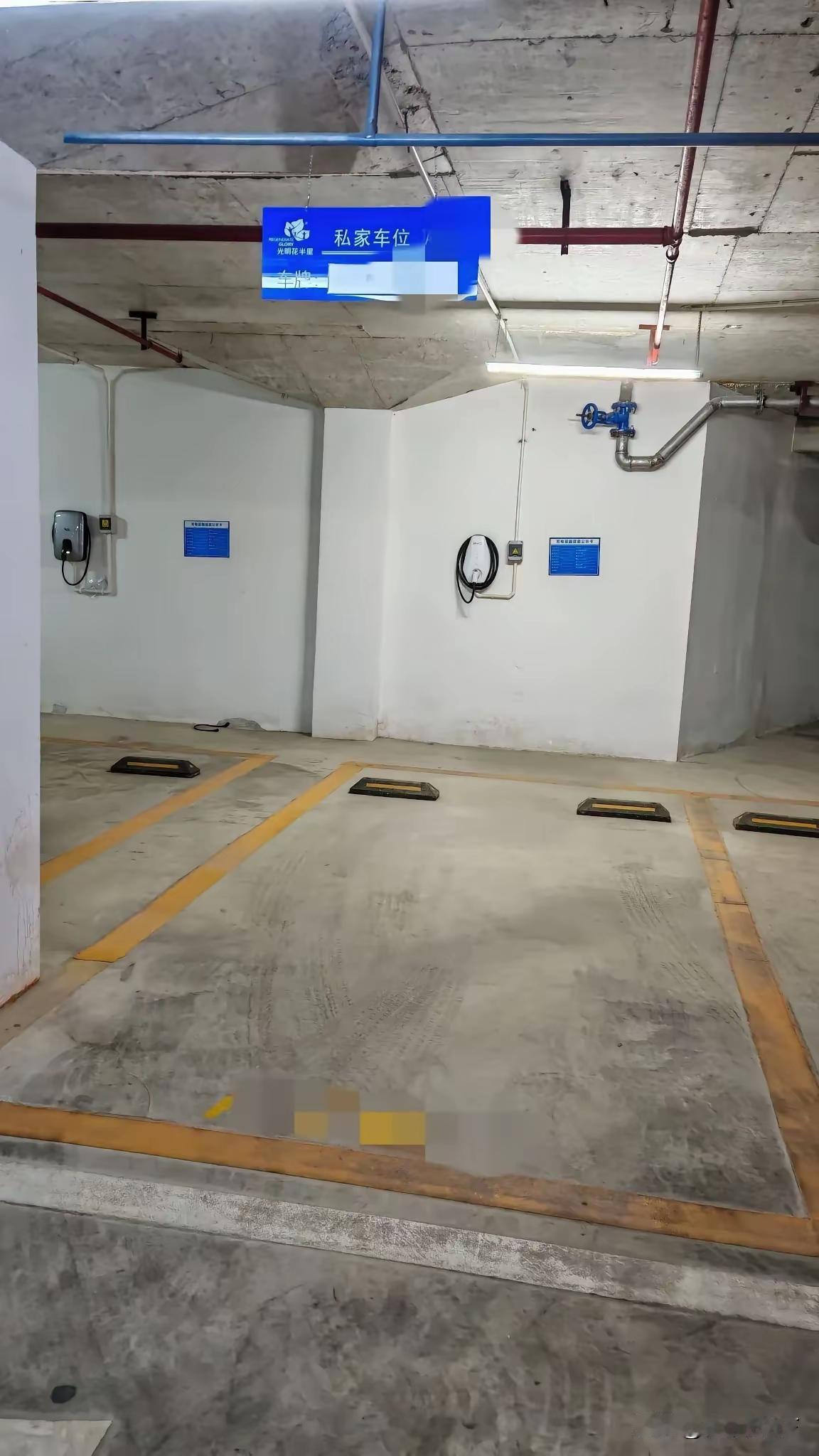佛山一个带充电桩的地下车位，月租400块还包管理费，你猜能租出去吗？我有个朋