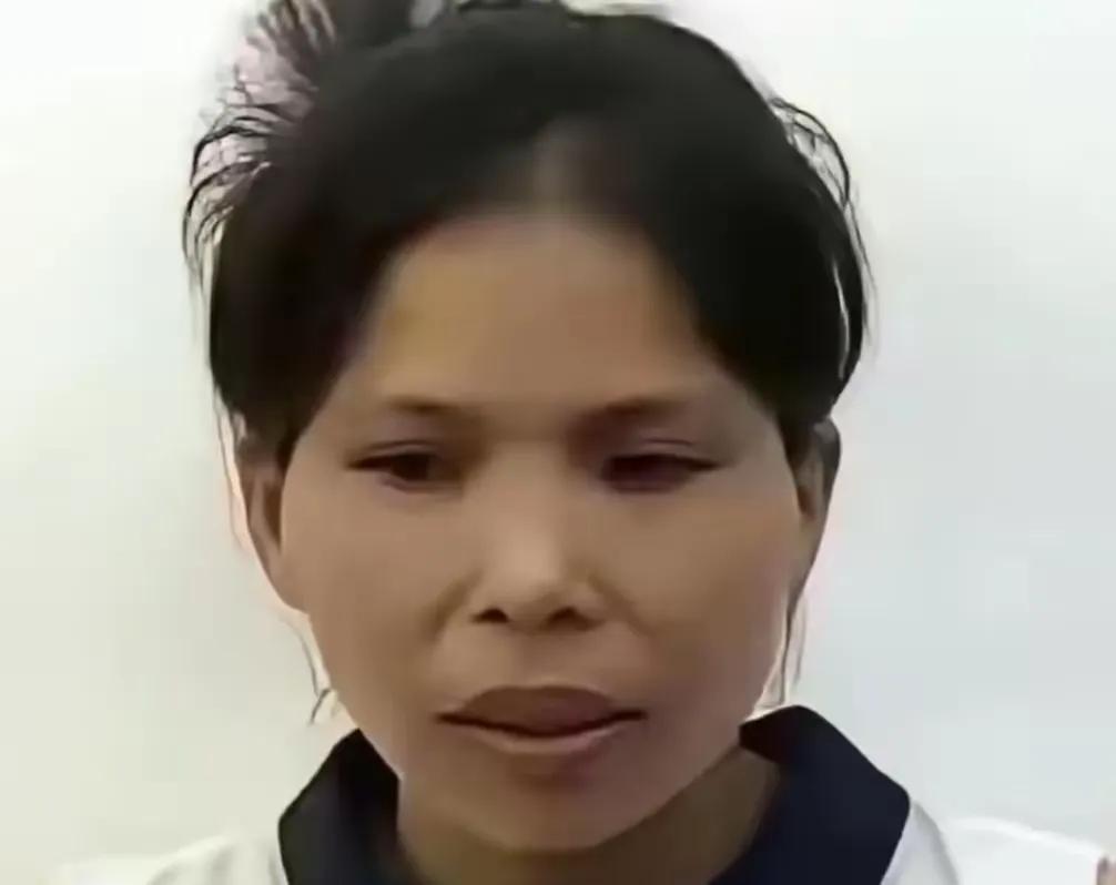 她叫伍继红，1998年毕业于中国人民大学。因当年取消分配工作，她找工作，笔试通过