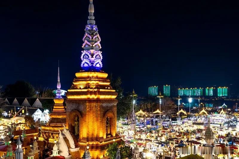 西双版纳告庄的星光夜市收费了。我去年自驾游去的西双版纳，星光夜市给我留下了很深