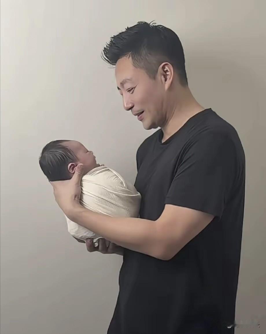 张兰真的是能说到做到的人，汪小菲不允许老妈张兰发小汪宝的照片和视频，自此张兰真就