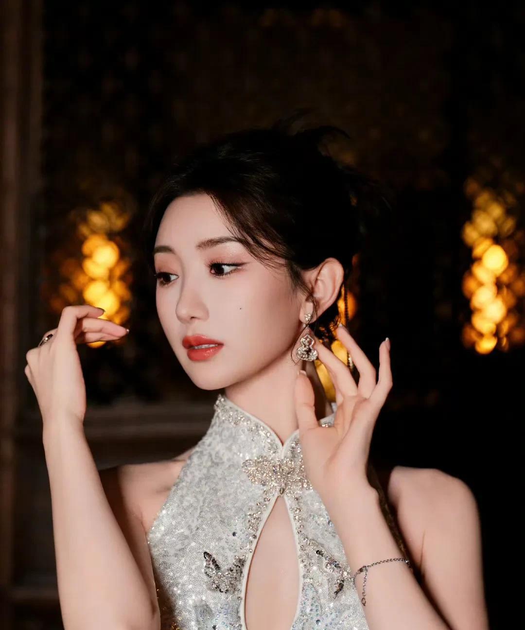 我有预感毛晓彤不会结婚了因为娱乐圈爆料拆台就是从她开始的，现在每年都有人因为