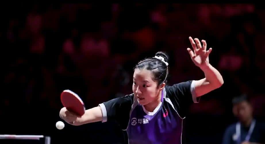 原来以为申裕斌打不过中国乒乓球队，后来发现她只是打不过孙颖莎和王曼昱申裕