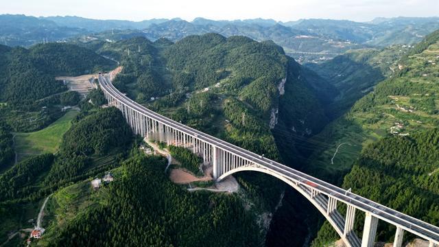 14亿中国人难道养不起高速？八年时间高速累计形成6万亿缺口，不少人满心疑惑