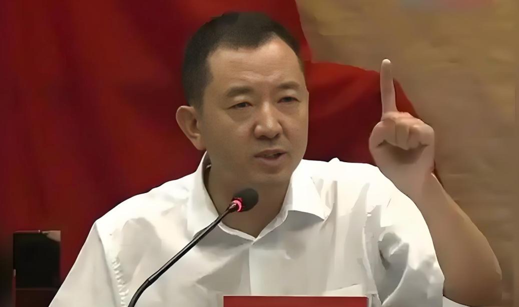 2011年清华硕士陈行甲到巴东上任，发现“前任女县委书记”竟能在北京二环内轻松全