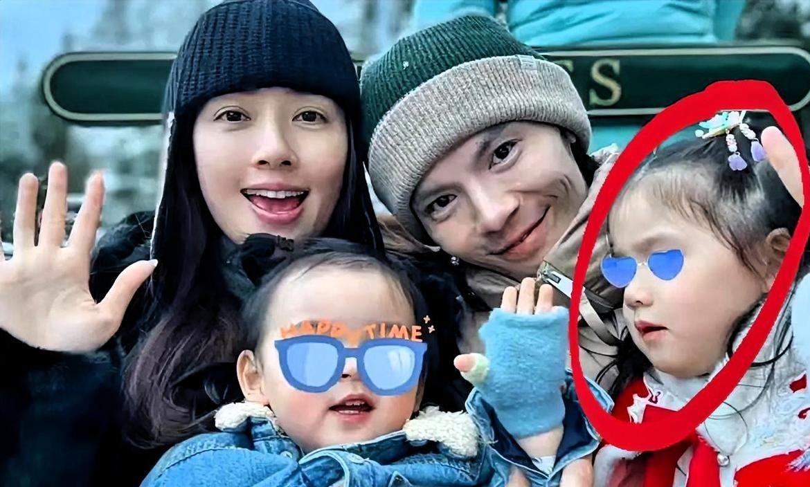 郭碧婷她爸在网上发了张外孙的日常照，本来只是寻常晒娃，谁知道底下的看客全都在替这孩子“擦冷汗”。照片