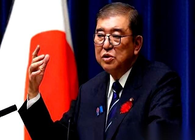 一个快下台的日本首相，最后干了件“大事”。写了6000字，七页纸，没通过内阁，