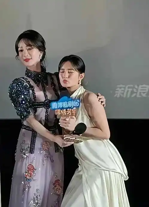 杨紫估计头都大了，这亲还是不亲好啊。