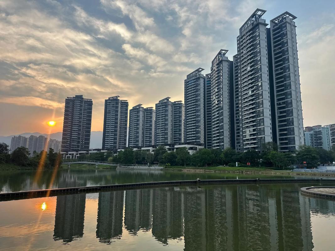 房地产最难的时期已经过了？回暖还远远没来，新泡沫藏在哪？最近不少人刷到房地产