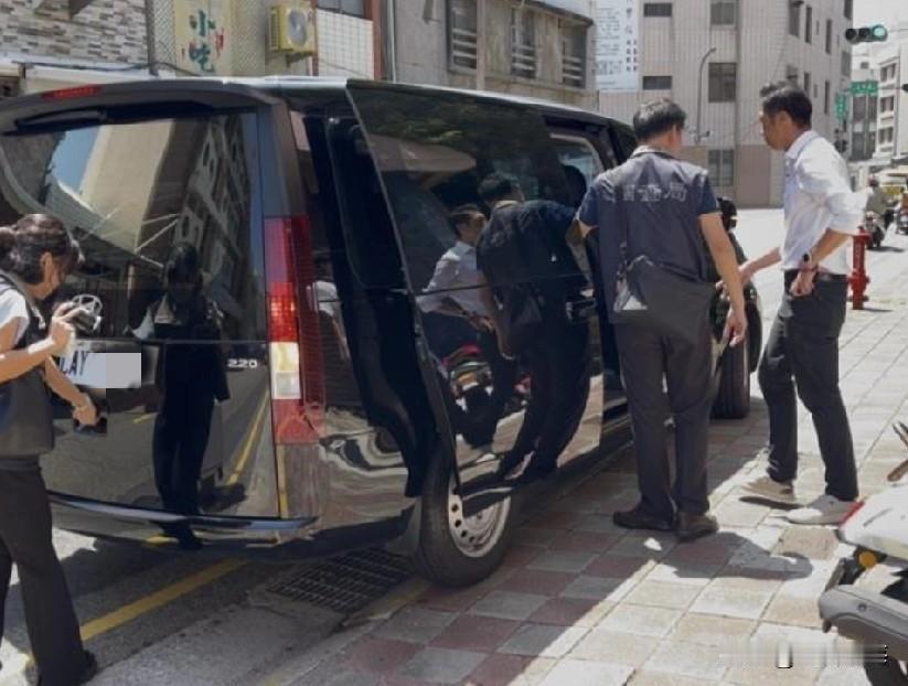 继谢典霖之后，检调再度出动拿办澎湖县人选。就在9月22日，以无党籍名义已经登记角