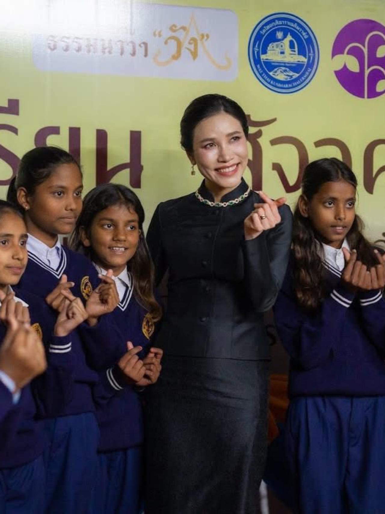 诗妮娜连轴转出席公务，脸上没有一丁点疲态2026年1月28日，诗妮娜贵妃访问泰