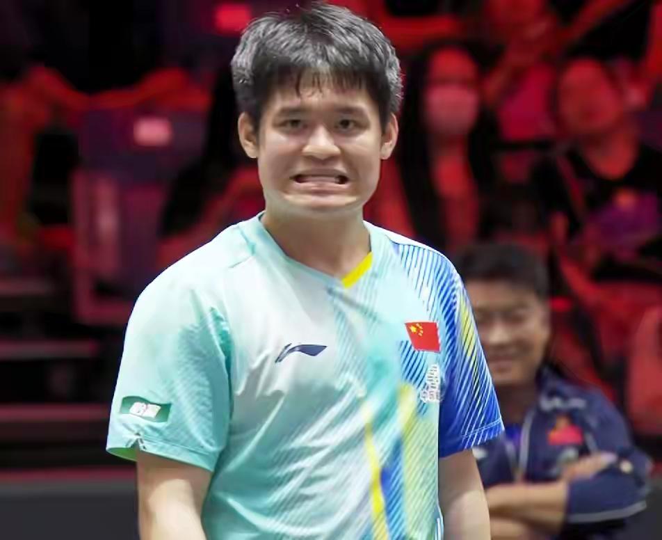 新加坡大满贯赛男单4强决赛，林诗栋2一4小勒布伦无缘4强，去年2025年新加坡大