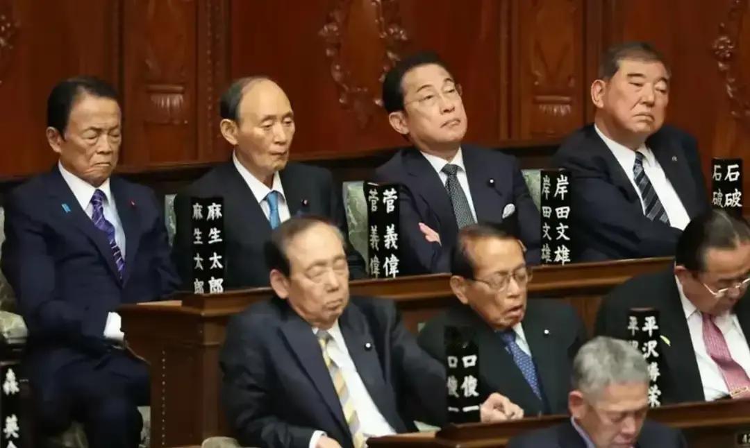 看看日本首相高市早苗的幕后，一个个都在白日做梦，而且梦的都很深，一般情况都不会被