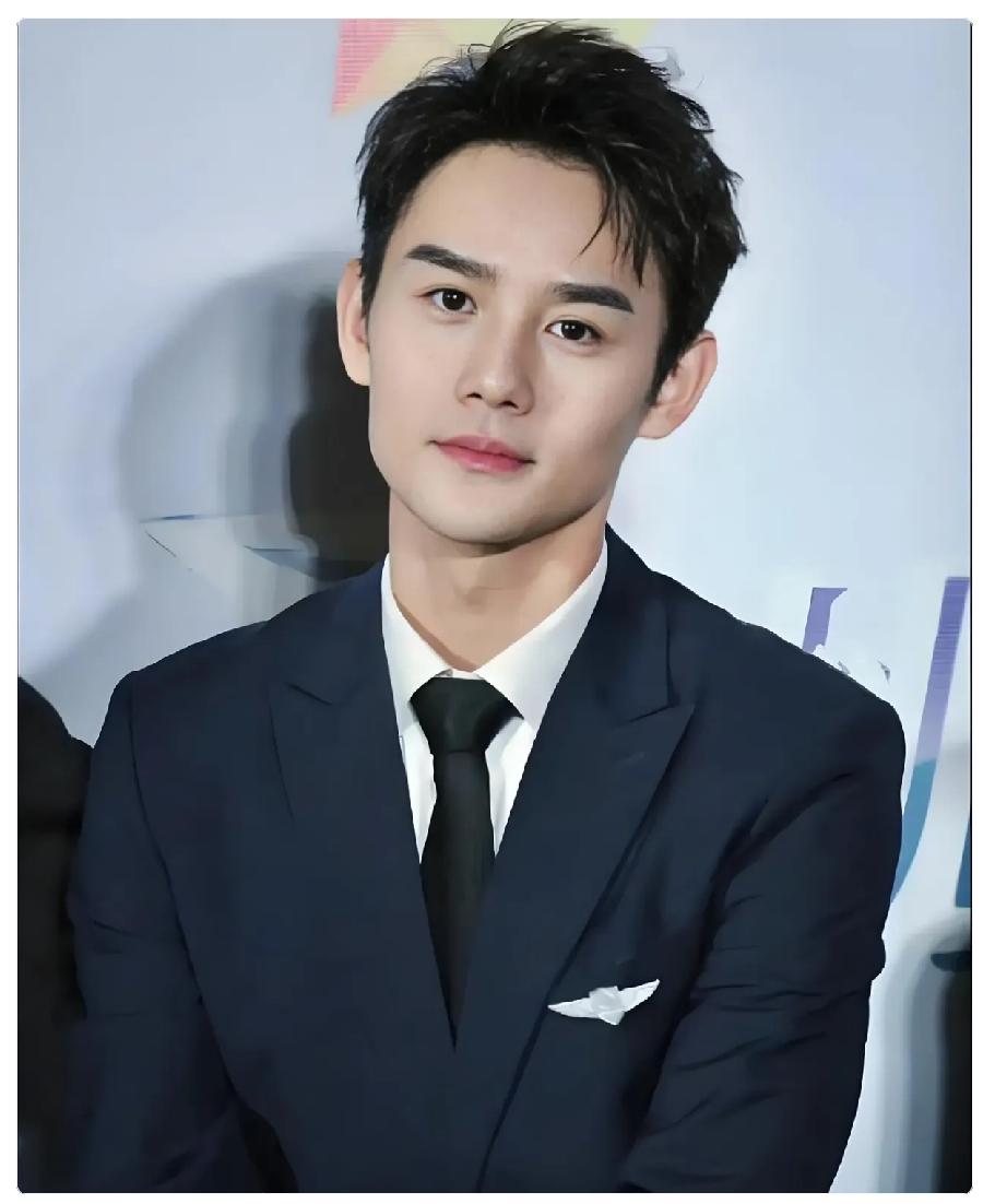 整个娱乐圈，我最不理解的就是王凯了！今年才44岁，正值男演员事业黄金阶段，他
