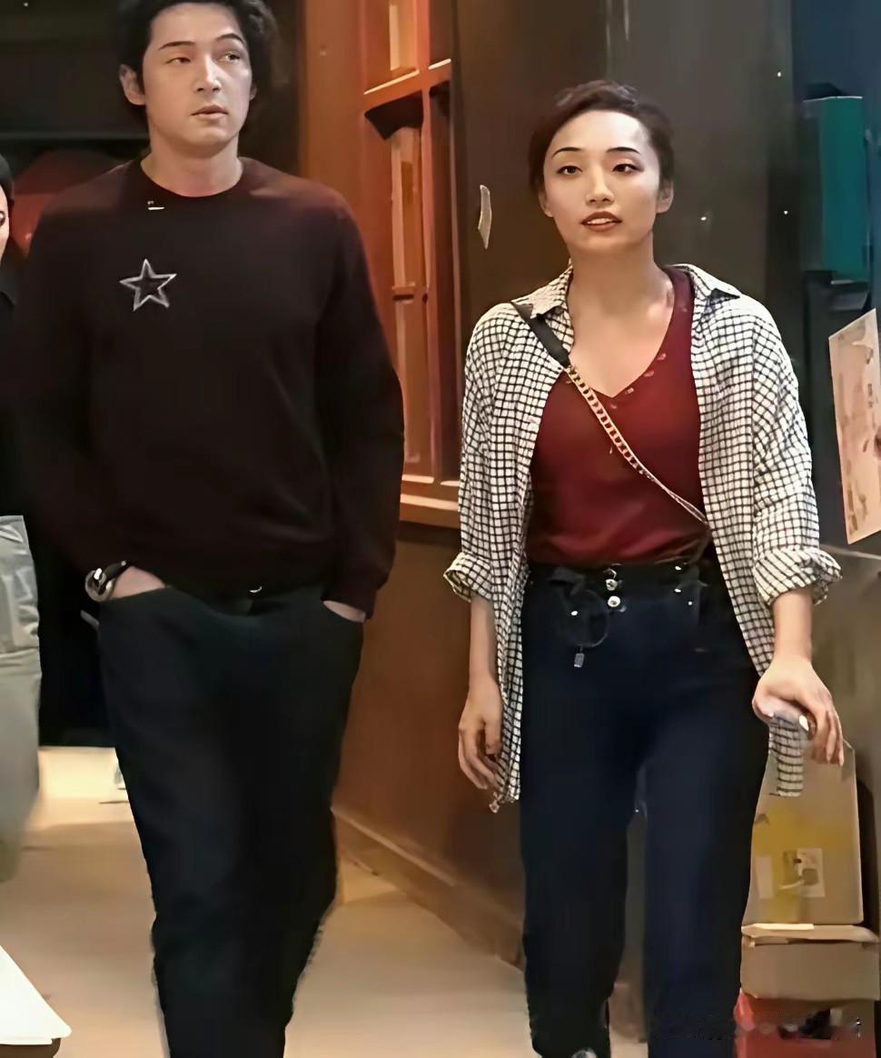 胡歌其实和黄曦宁挺般配，胡歌自从娶了黄曦宁也是变化很大，一心宣传保护环境，热爱大