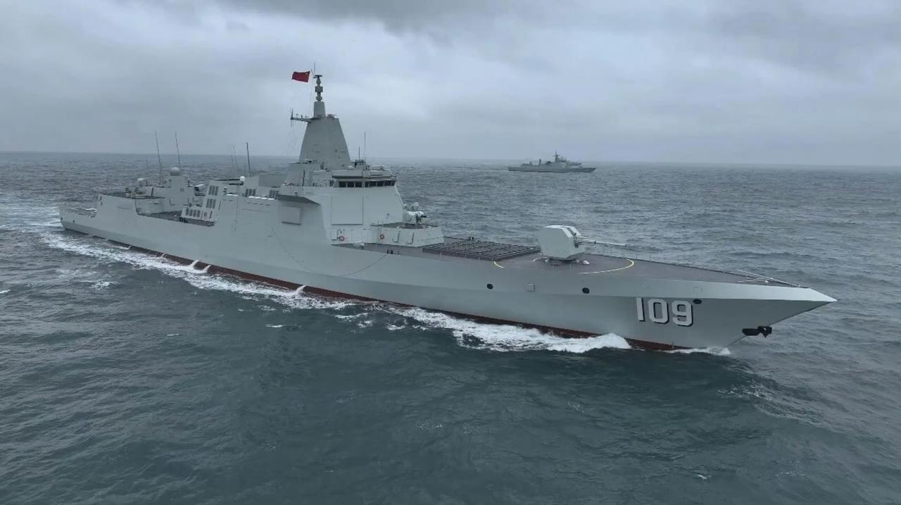 东部战区官宣最新055型万吨大驱！[加油]•109舰：东莞舰•110舰