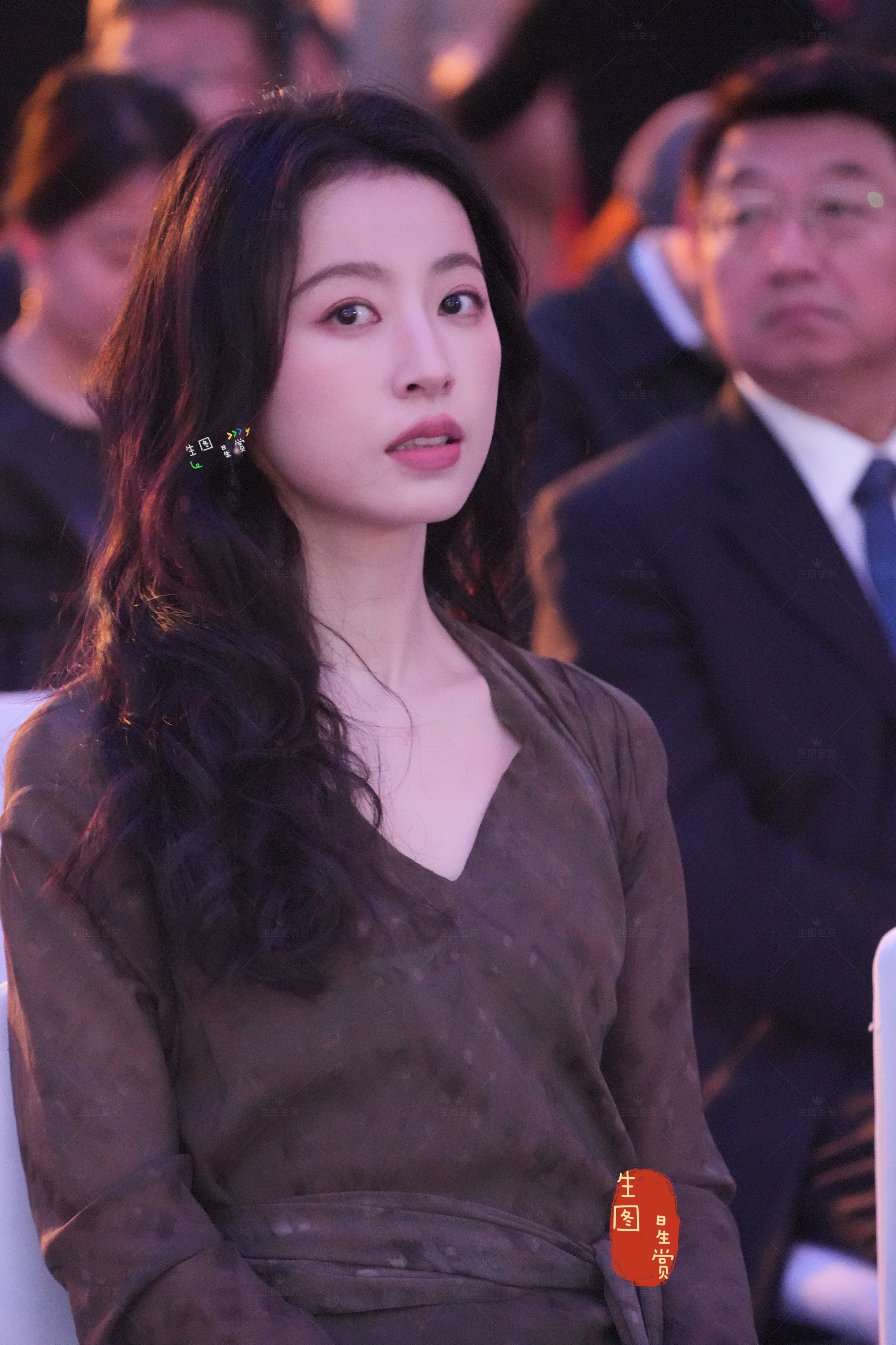 周雨彤推介发布会颜值暴击💓吹弹可破的皮肤绝了🫧电影频道开播30周年周雨彤孙太