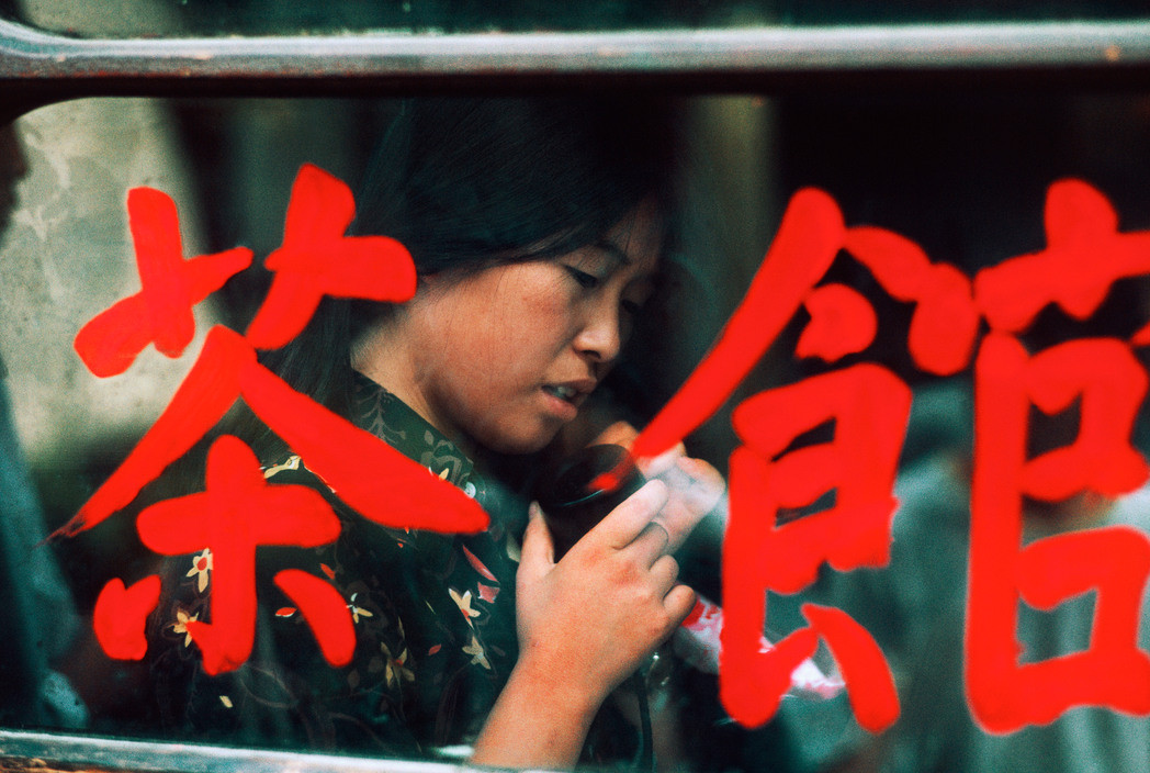 1984年，北京打电话的女人。