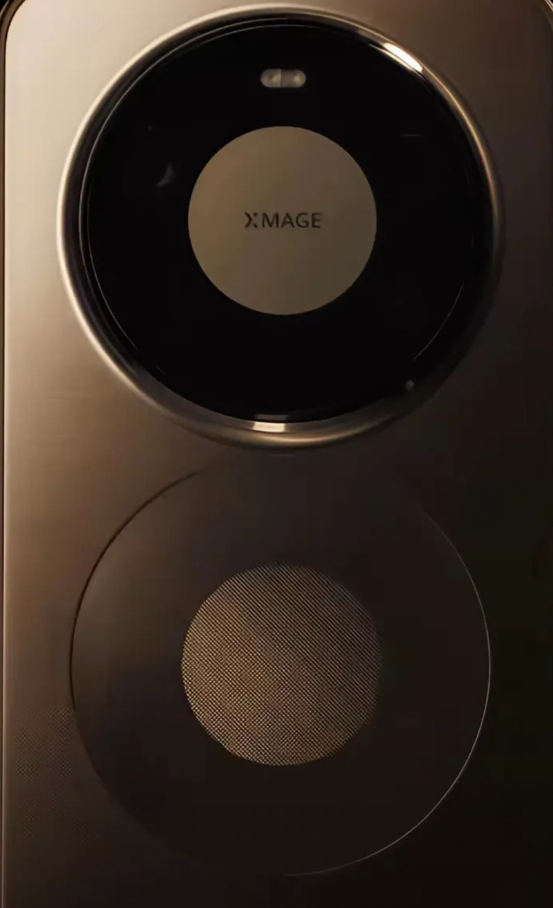 没想到Mate80ProMax后背这个无线充电线圈，无意中和摄像头模组正好