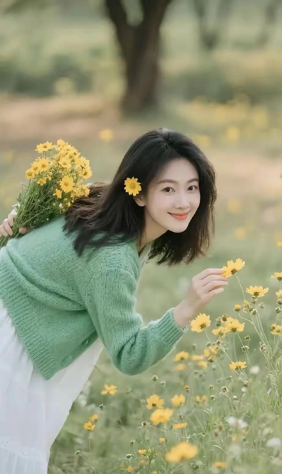 人只有快乐，运气才会变好。保护自己的最佳方式，是从不高估自己在别人心里的位置。