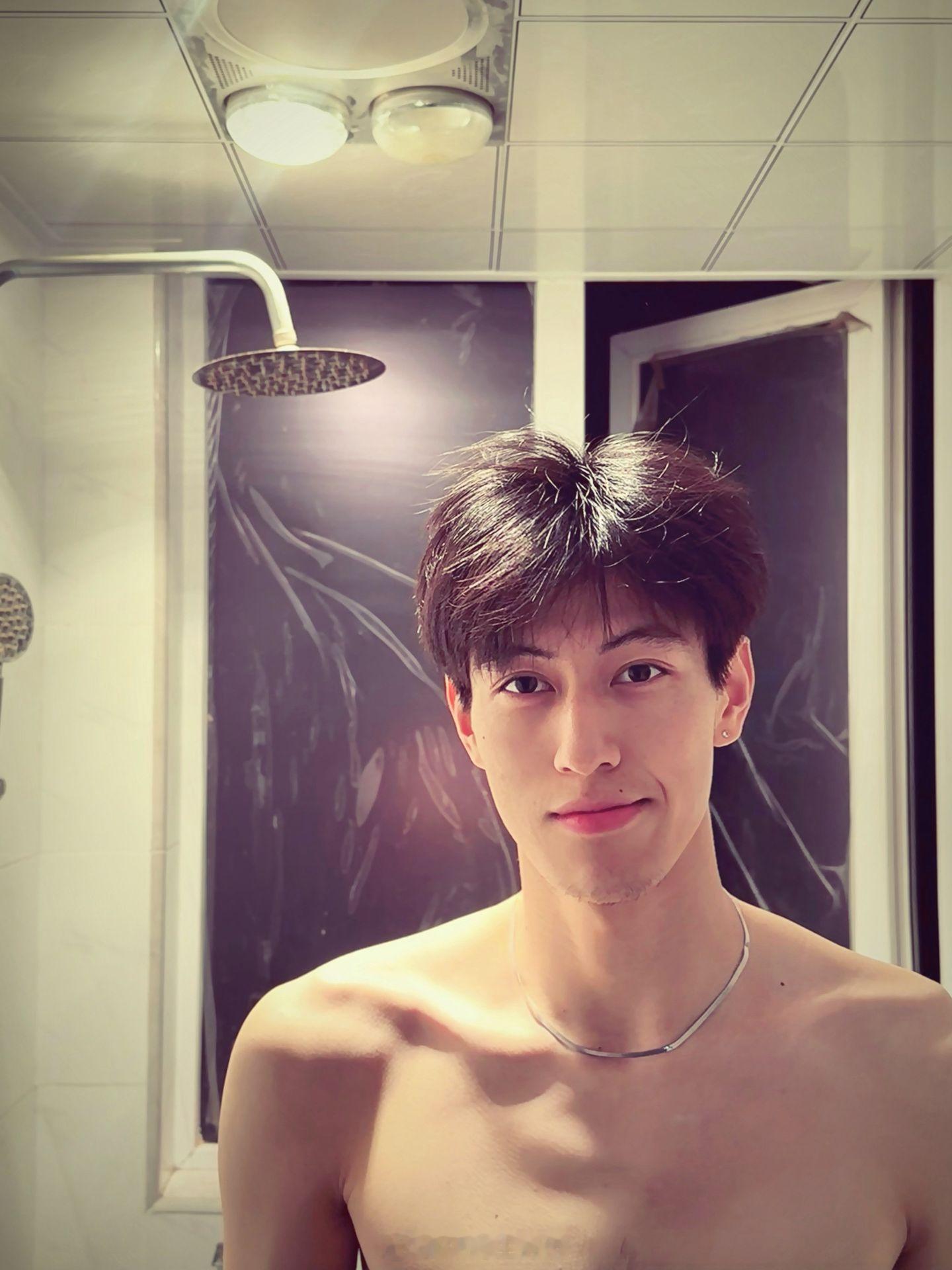 羽毛球运动员男大​​​