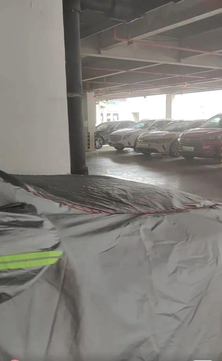 台风临近，不少杭州车主忙着给爱车找高地停放，家住南星桥的32岁市民马先生的避