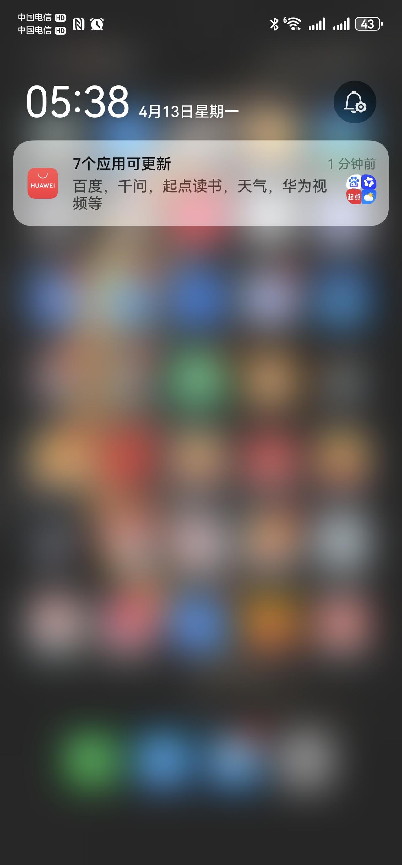 主人在睡觉的时候被小偷惊醒。主人:把所有的东西放下!小偷:可是，这些东西有一半是