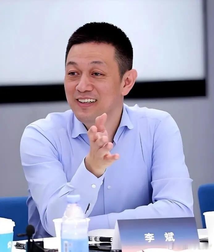 固态电池来了，换电车主反而最开心？有人说，固态电池一旦量产，换电就没用了。李斌听了这话，估计得笑出声