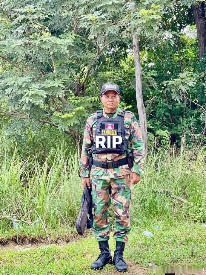 据媒体最新消息，柬埔寨王家军“警卫司令部”BHQ（洪森的总统卫队）副司令陈春中将