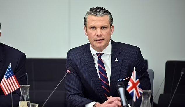 美国防长亲口承认：中美开战，航母大概率第一时间全军覆没！这话一出，无数美国人直接