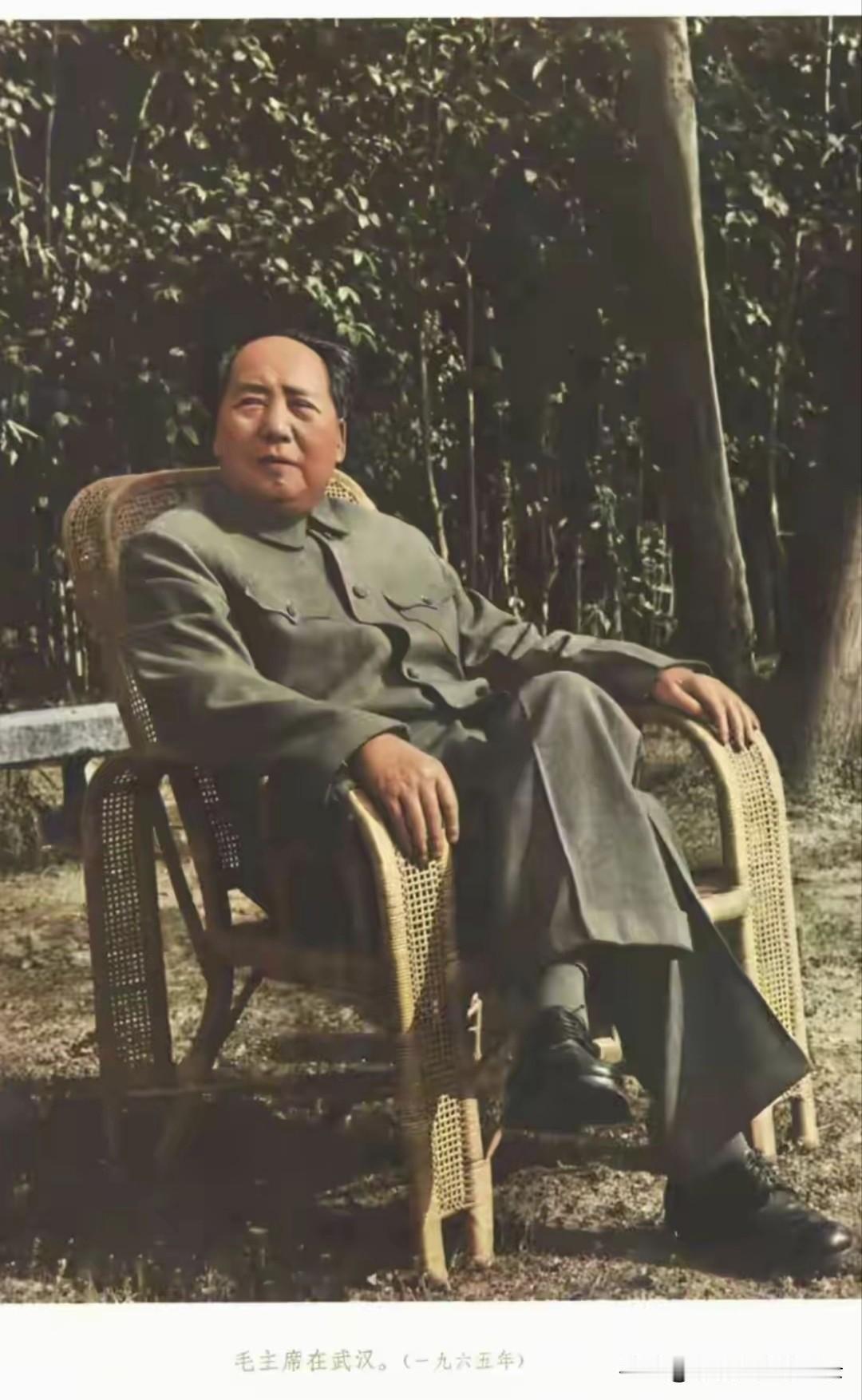 毛主席向来教导我们：“革命不是请客吃饭，不是做文章，不是绘画绣花，……革命是暴动