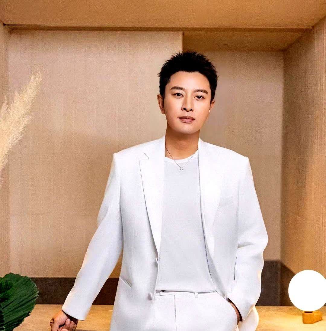 眼睛不瞎的人都能看得出来李小璐根本没爱过贾乃亮，贾乃亮现在还心存
