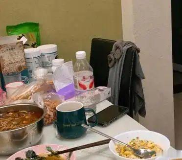 去朋友家吃饭已经没胃口了