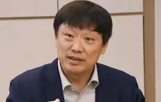 胡锡进8月8日提出一个尖锐问题，“公司实行‘上四休三’，但要降薪1000元，能接