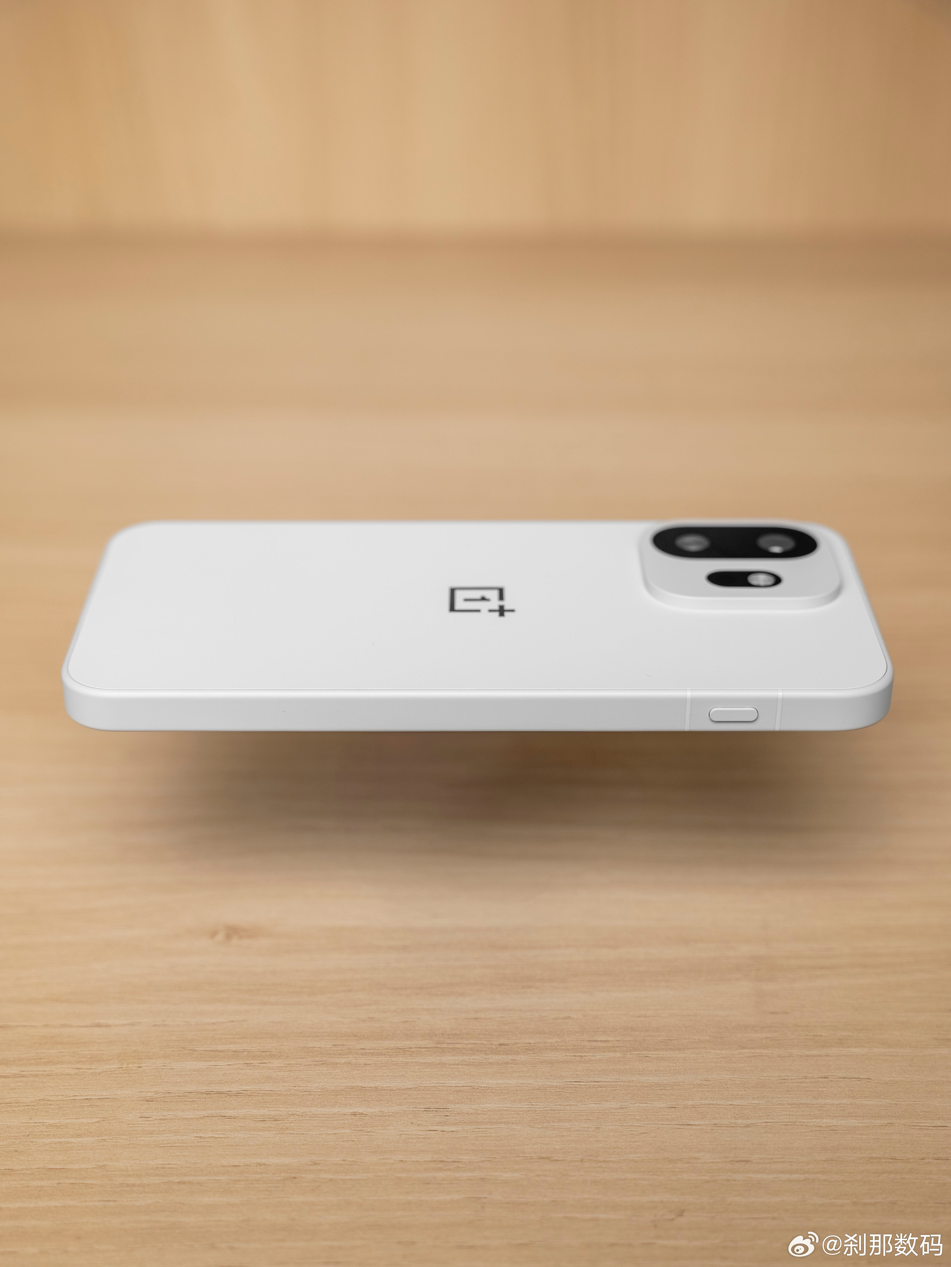 一加15T现在看着好像没有以前那种让人惊艳的极致性价比了，但等后面那几家新机