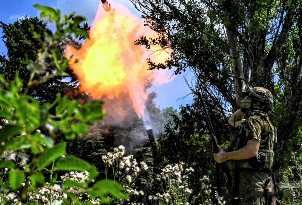 俄军东部集群新闻中心17日消息：第29集团军第36摩步旅凭借强大火力继