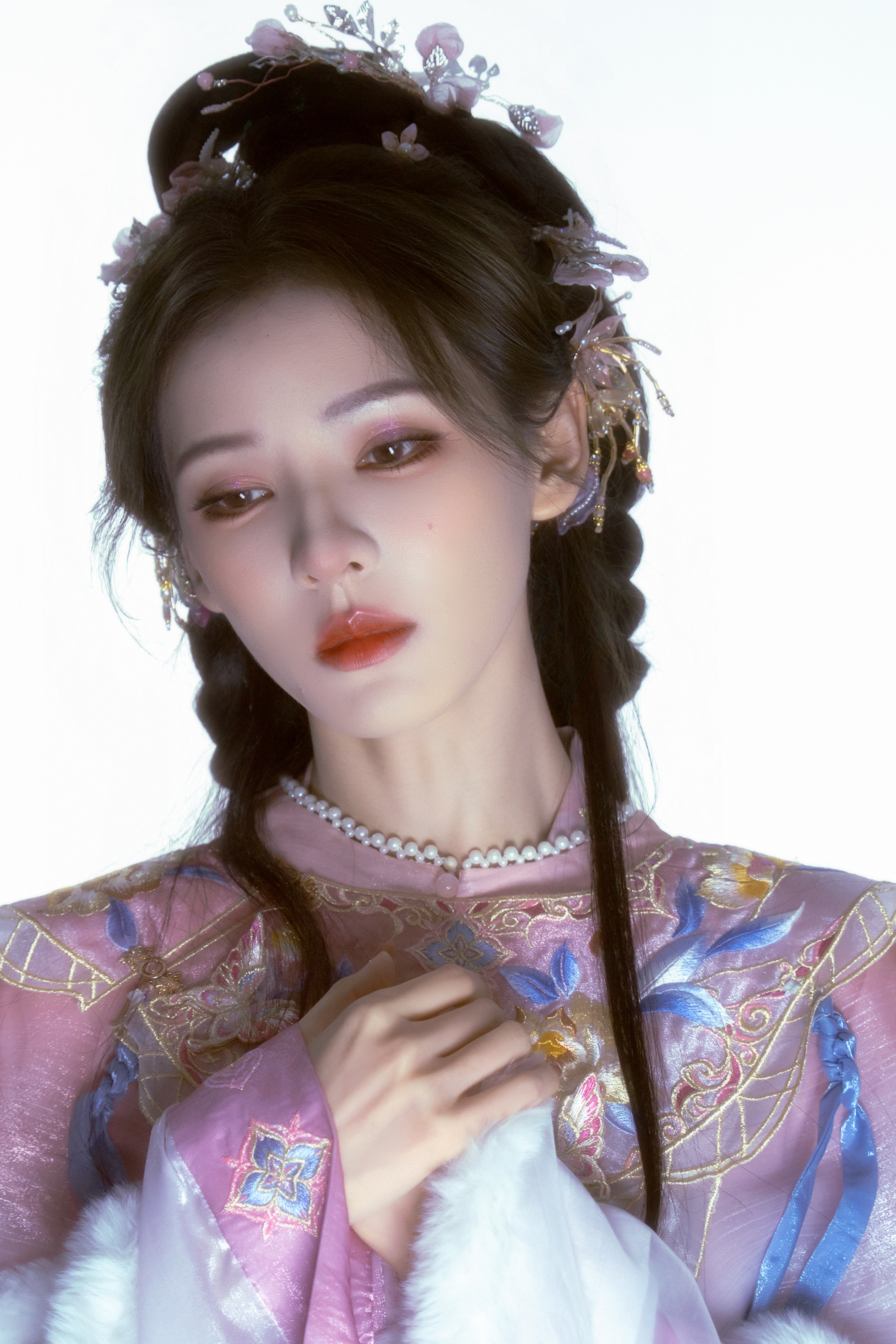 张予曦蜘蛛精卖袜子张予曦双11疯狂好六夜出图，不愧是古装美神太绝了​