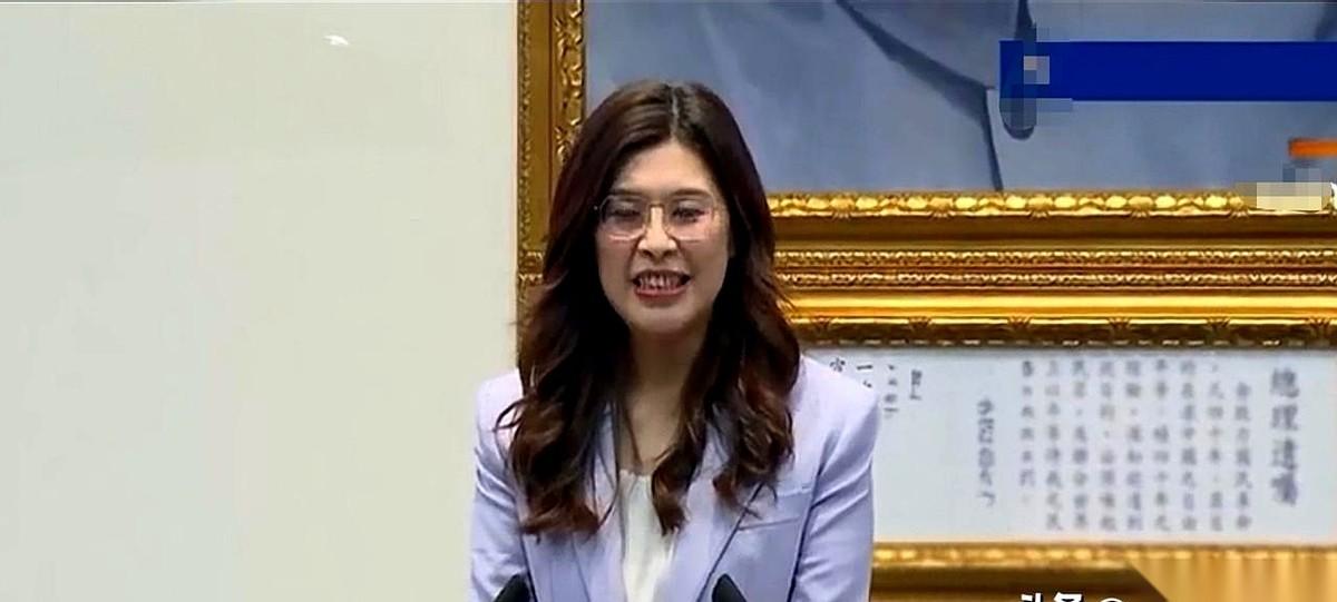 成年人的世界里，哪有“随便吃个饭”这么简单。一碗牛肉面端上来，说是充分交换意见