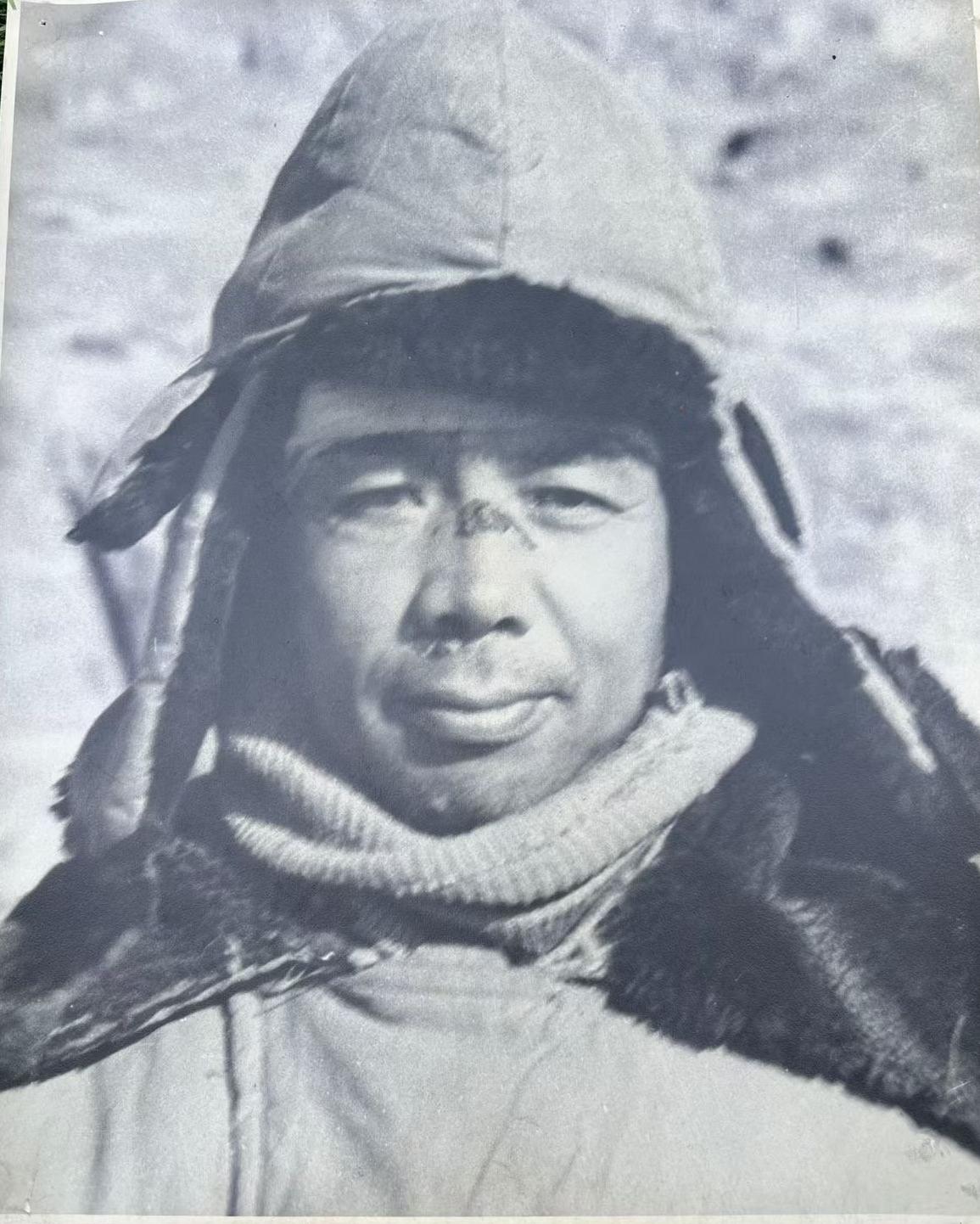 1948年，傅作义麾下的心腹爱将韩天春被俘，留下了这一张颇为罕见的留影。从照片里