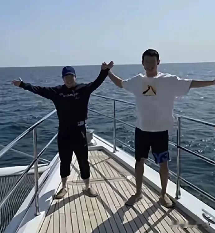 哈哈，刘丁硕放出这张照片后，被群殴了，他终于受不了压力说出了摄影师是谁？看的