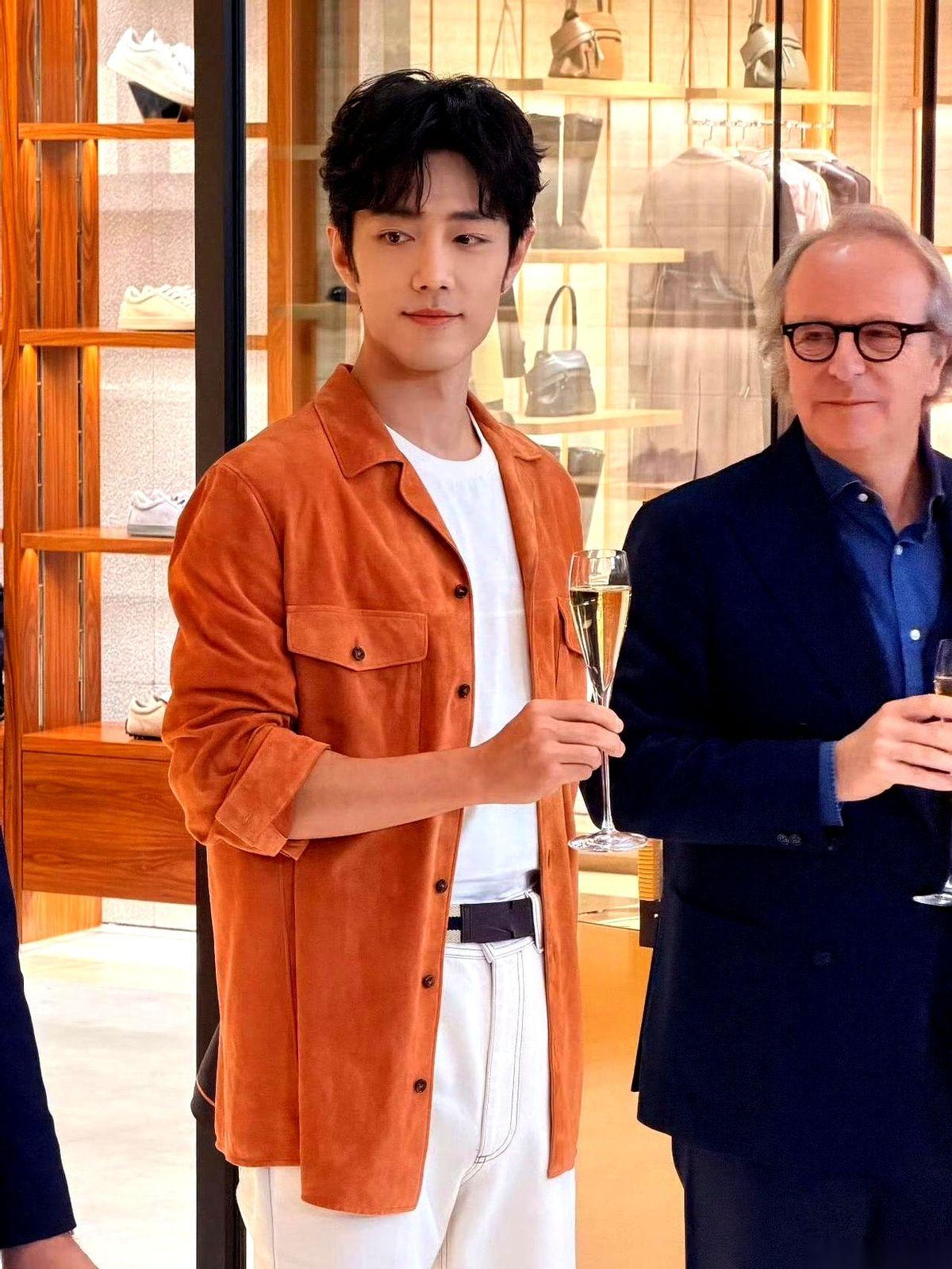 “千万别去见肖战，除非你想跟你男朋友分手。”这是我闺蜜刚从澳门回来给我的一句忠