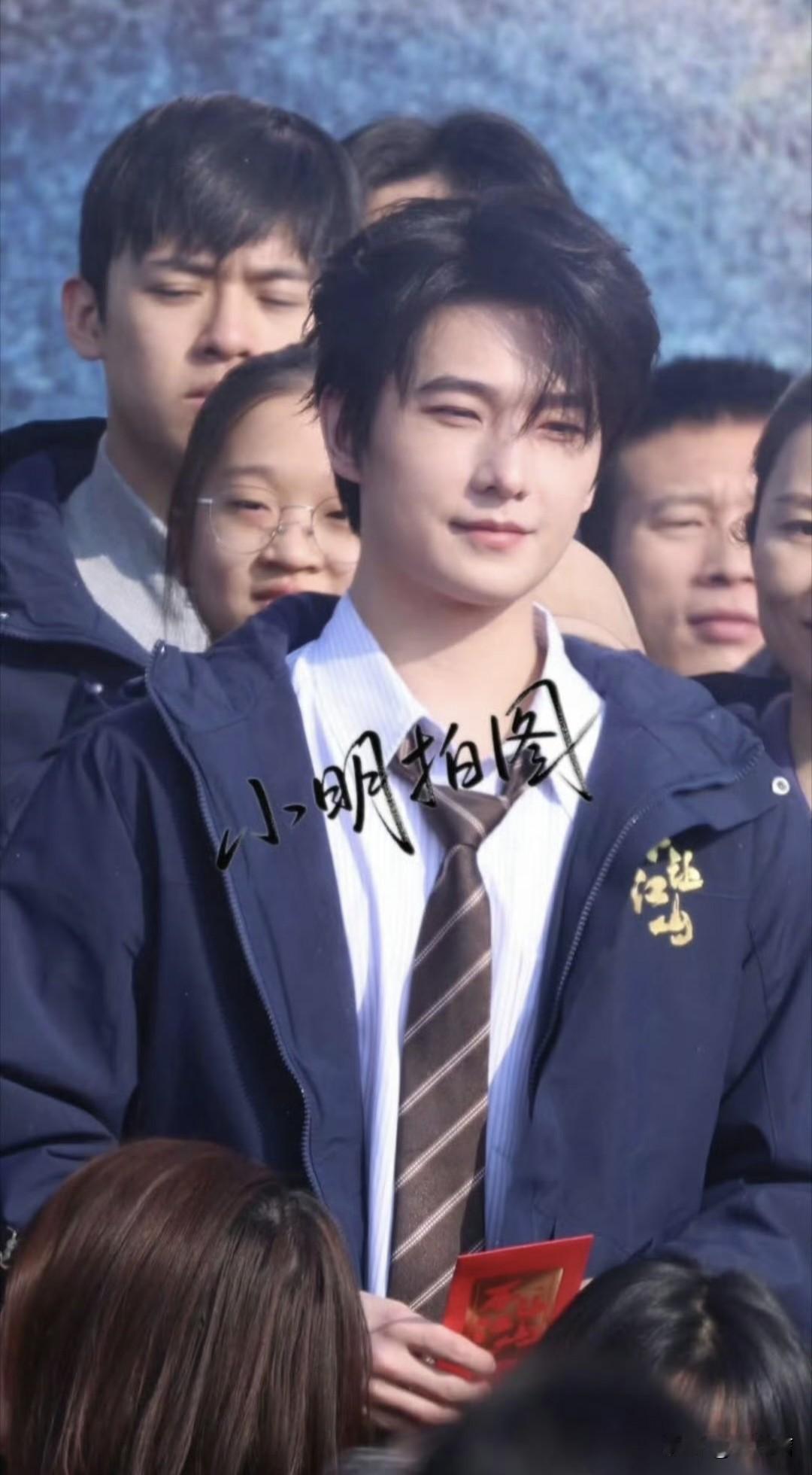 果然春节容易长肉，继迪丽热巴春晚舞台“胖若两人”后，杨洋最新亮相也圆润了起来，出