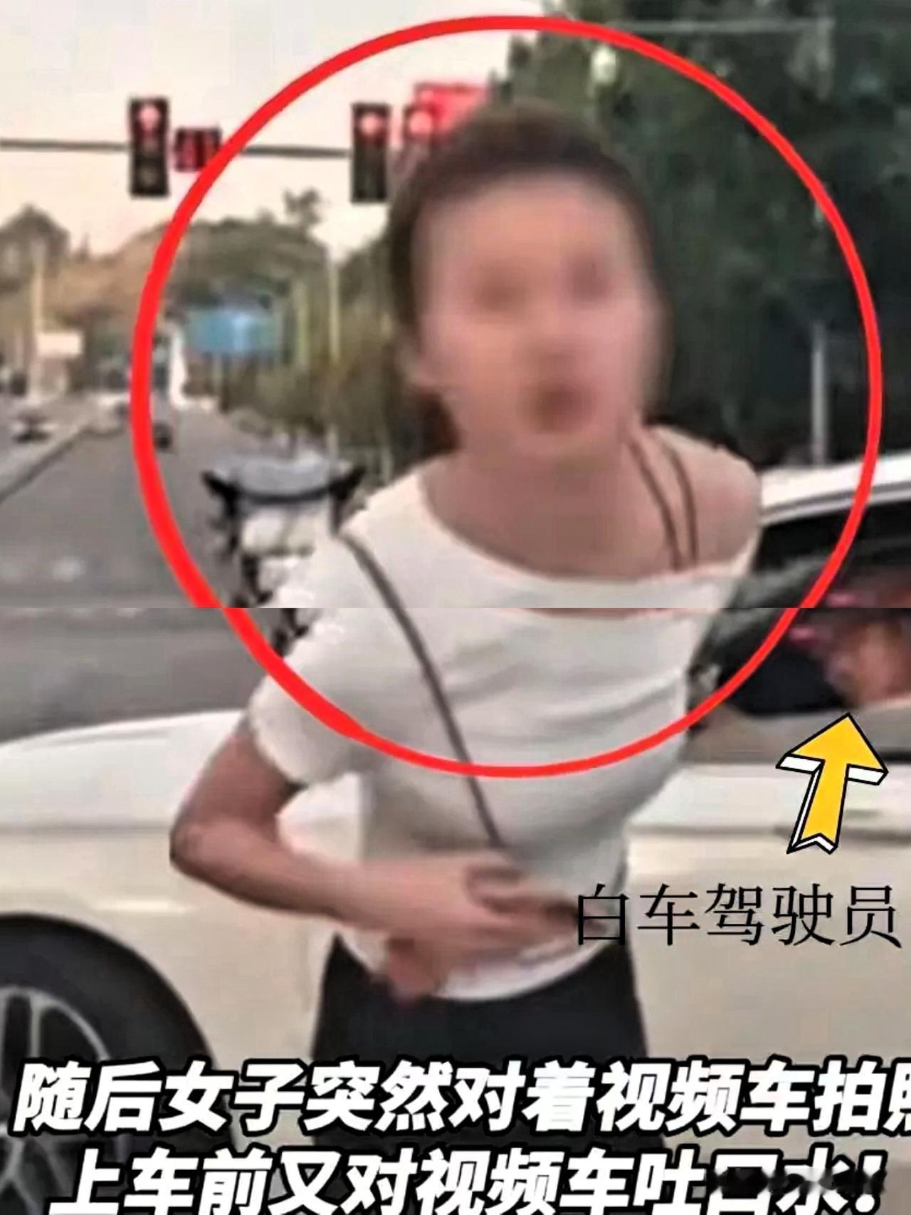 重庆加塞女火了，全网给她起了个外号叫“口水姐”。在这件事里，我发现有三个人很无辜