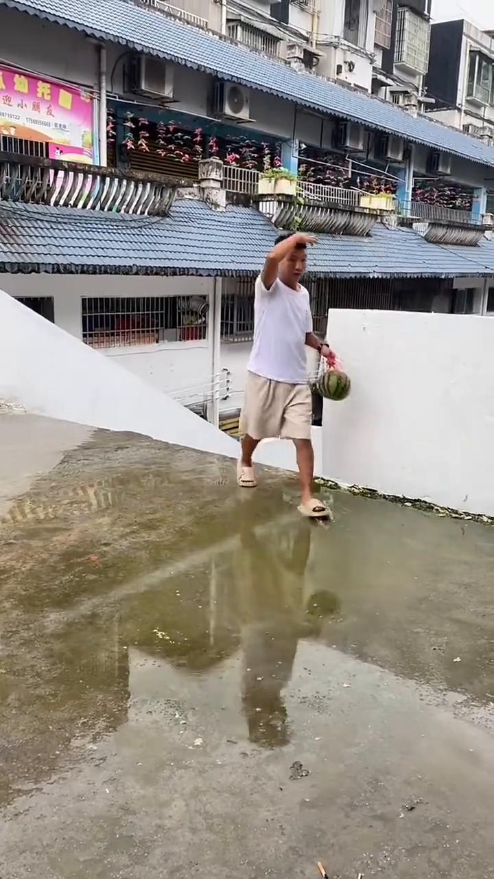哎呦我的妈，哈哈哈哈。