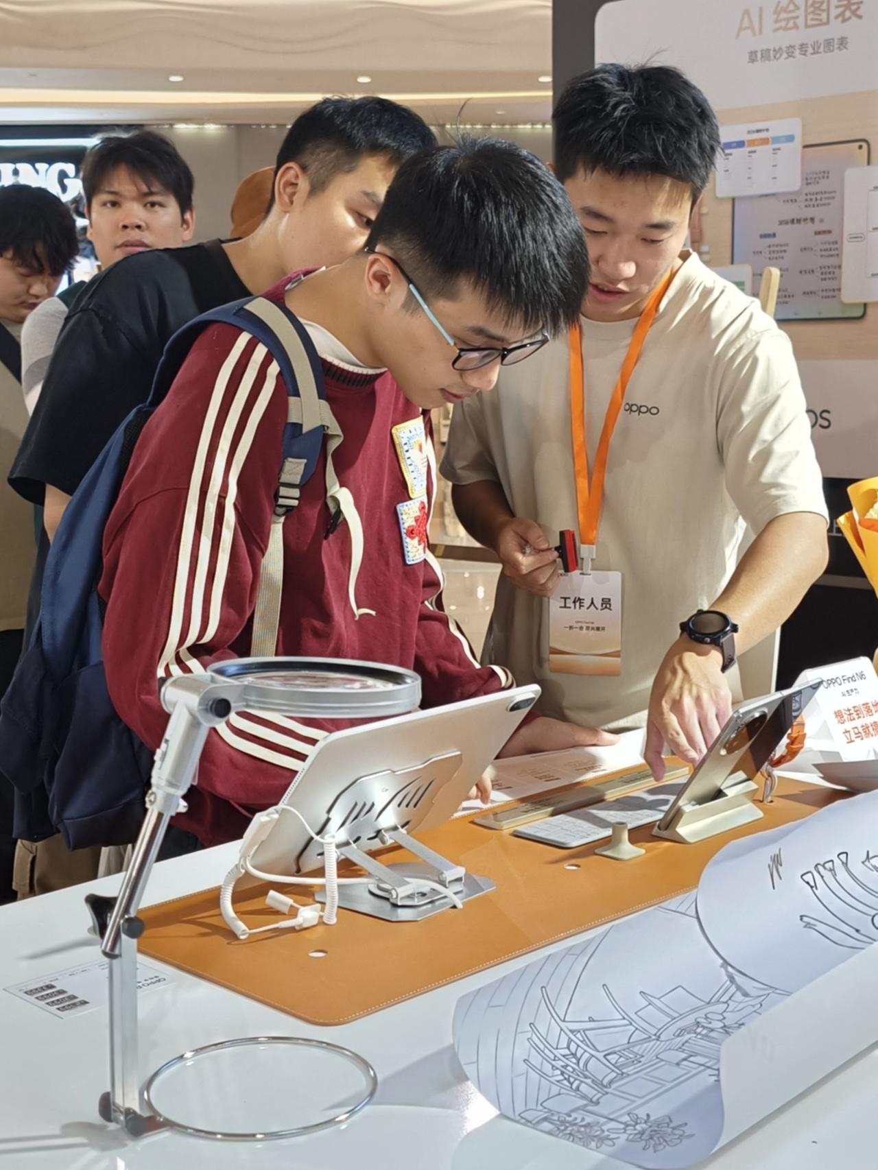 买个1T国产机居然要排队？昨晚下楼买烧烤，路过OPPO门店，看到好多人在排队，