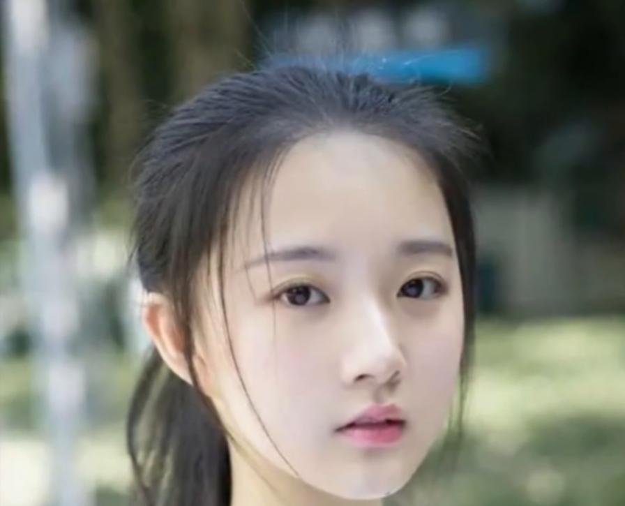 她堪称史上最贵高考生，高考总分687分，高中母校奖励30万，地方政府奖励30万，